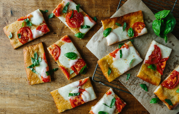 ROASTED GARLIC CAPRESE FLATBREAD